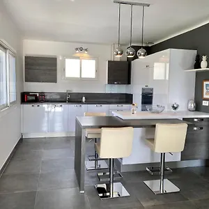 https://charmante-maison-classe-4-toiles.fr-provencehotel.com